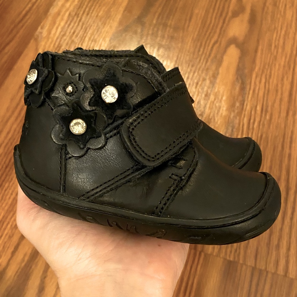 UGG NWOT baby girl boots